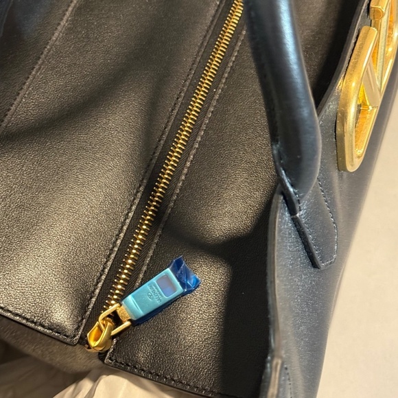 Valentino Garavani Unisex V-Logo Tote Bag - New with Tags - Iconic V-Logo - Picture 7 of 9